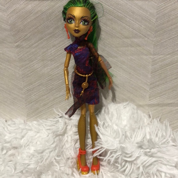 mattel Other - Mattel monster high jinafire doll long green hair 11 inches